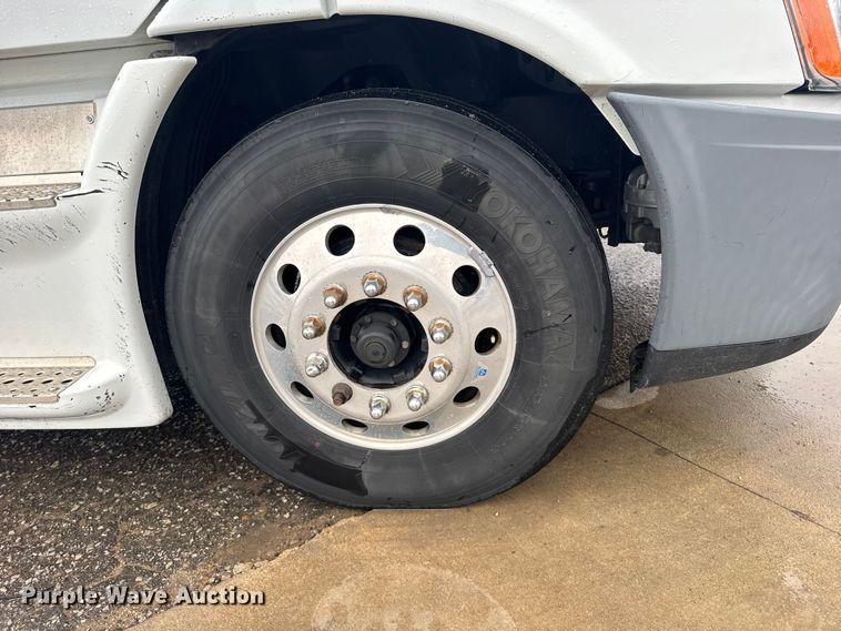 image for item EU6265 2016 Freightliner  Cascadia 113 semi truck