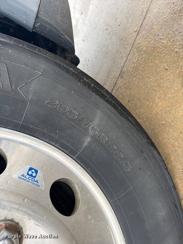 image for item EU6265 2016 Freightliner  Cascadia 113 semi truck