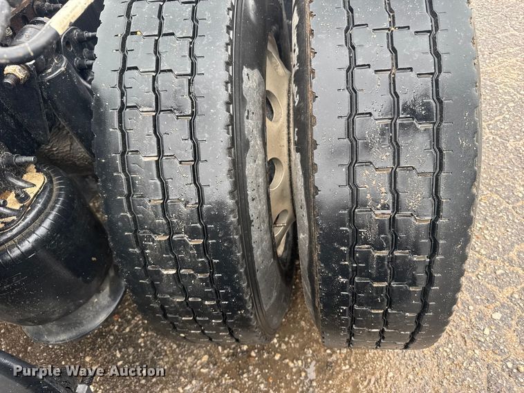 image for item EU6265 2016 Freightliner  Cascadia 113 semi truck