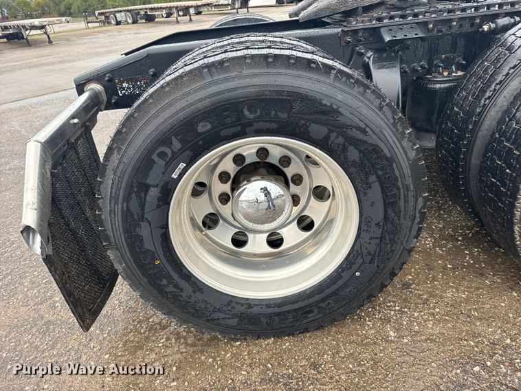 image for item EU6265 2016 Freightliner  Cascadia 113 semi truck