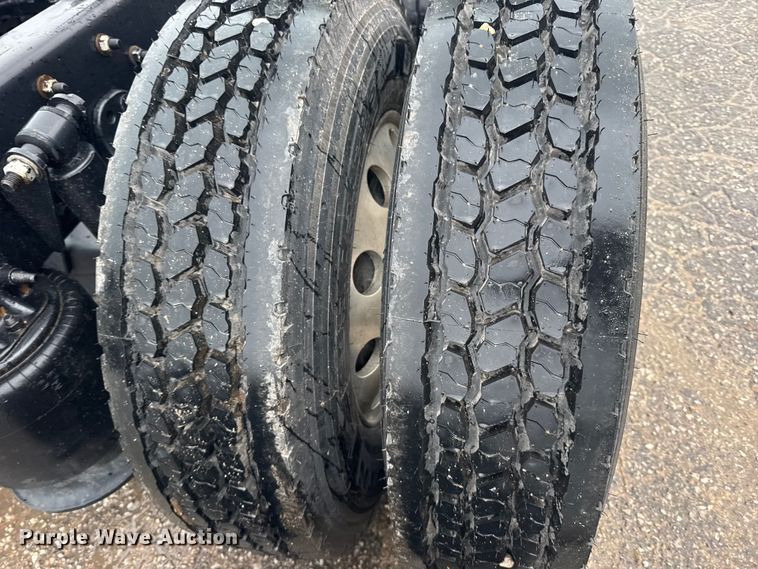 image for item EU6265 2016 Freightliner  Cascadia 113 semi truck