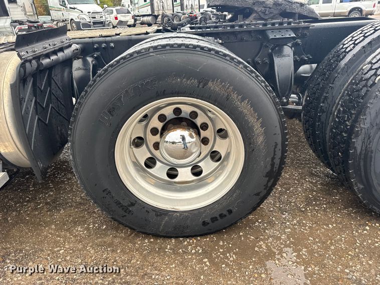 image for item EU6265 2016 Freightliner  Cascadia 113 semi truck