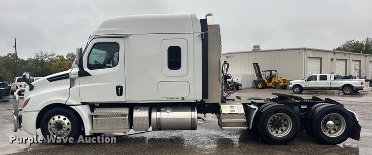 image for item EU6266 2020 Freightliner Cascadia 126 semi truck