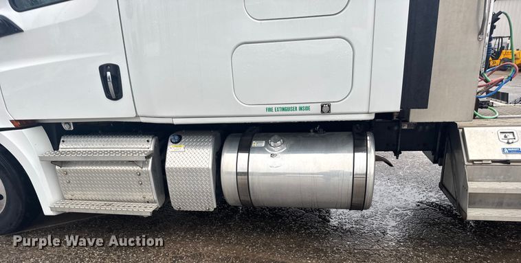 image for item EU6266 2020 Freightliner Cascadia 126 semi truck