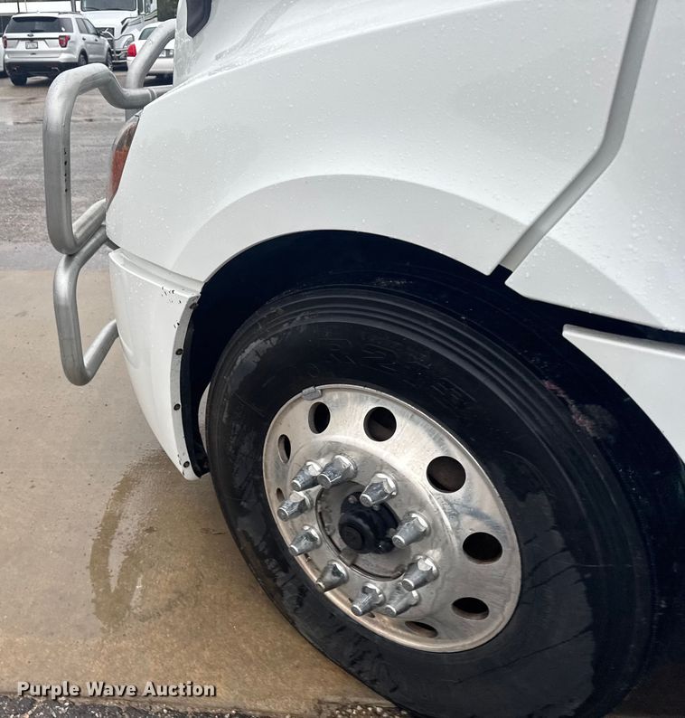 image for item EU6266 2020 Freightliner Cascadia 126 semi truck