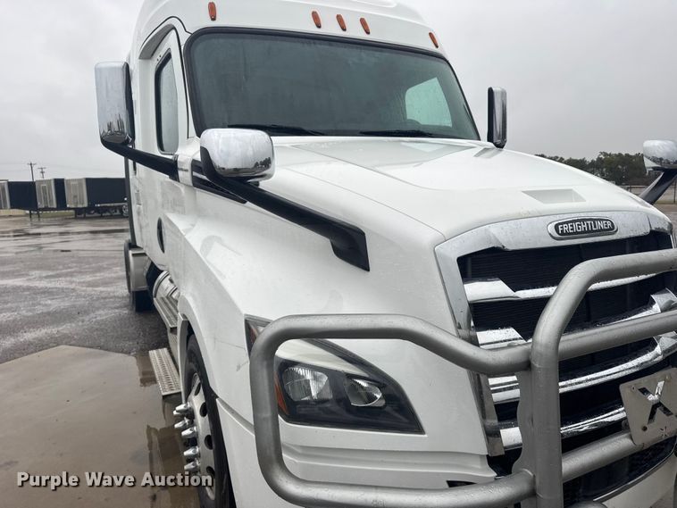 image for item EU6266 2020 Freightliner Cascadia 126 semi truck
