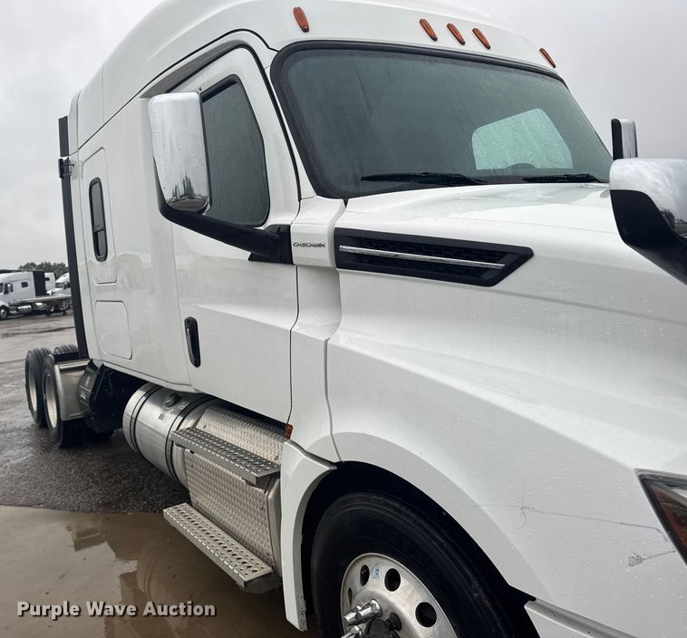 image for item EU6266 2020 Freightliner Cascadia 126 semi truck
