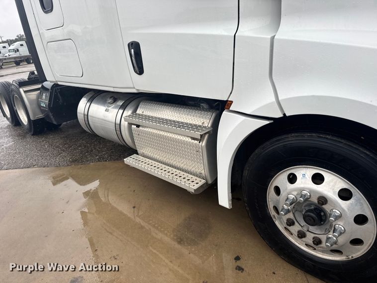 image for item EU6266 2020 Freightliner Cascadia 126 semi truck