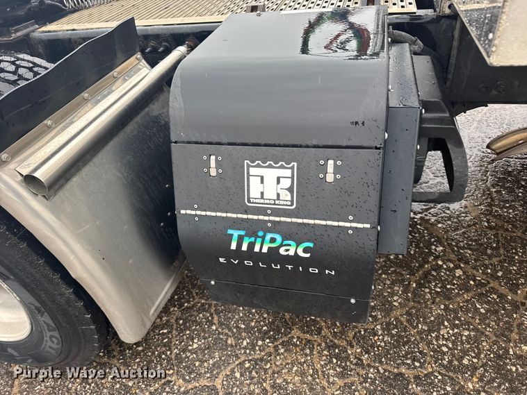 image for item EU6266 2020 Freightliner Cascadia 126 semi truck