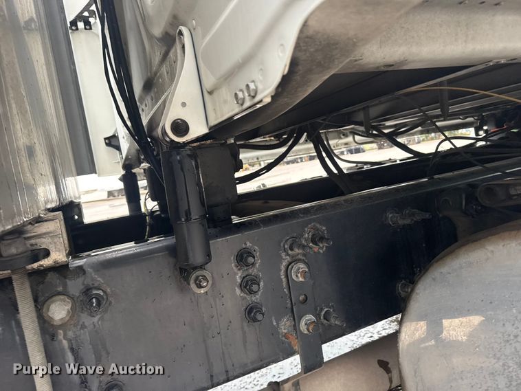 image for item EU6266 2020 Freightliner Cascadia 126 semi truck