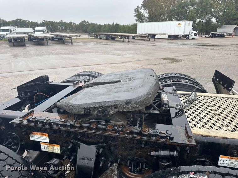 image for item EU6266 2020 Freightliner Cascadia 126 semi truck