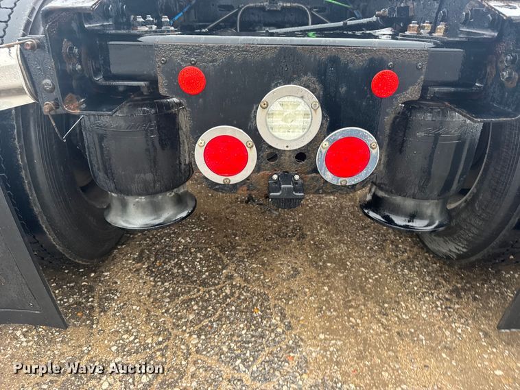 image for item EU6266 2020 Freightliner Cascadia 126 semi truck