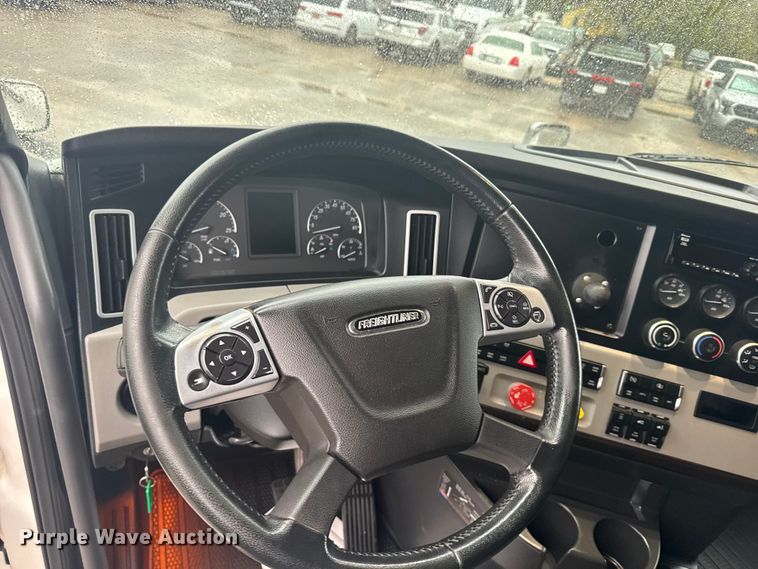 image for item EU6266 2020 Freightliner Cascadia 126 semi truck