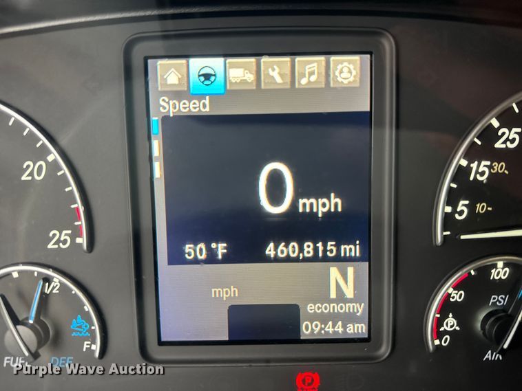 image for item EU6266 2020 Freightliner Cascadia 126 semi truck