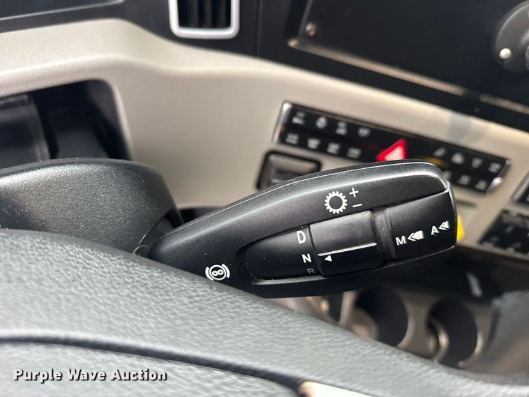 image for item EU6266 2020 Freightliner Cascadia 126 semi truck