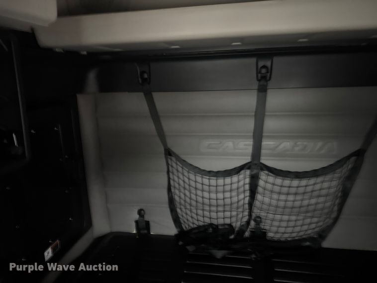 image for item EU6266 2020 Freightliner Cascadia 126 semi truck