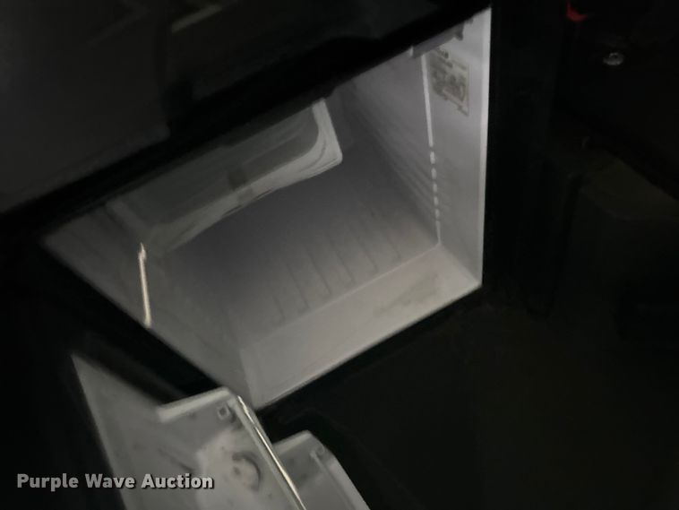 image for item EU6266 2020 Freightliner Cascadia 126 semi truck