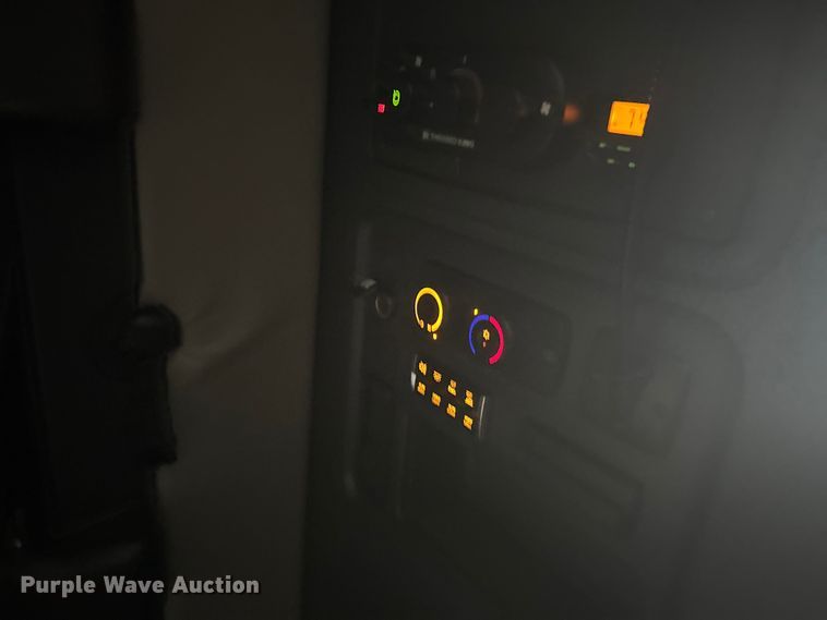 image for item EU6266 2020 Freightliner Cascadia 126 semi truck