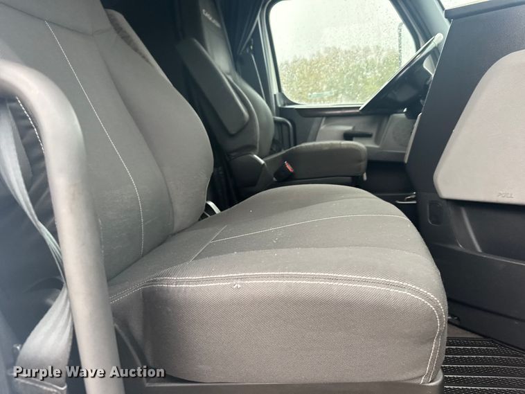 image for item EU6266 2020 Freightliner Cascadia 126 semi truck