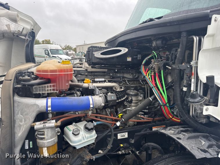 image for item EU6266 2020 Freightliner Cascadia 126 semi truck