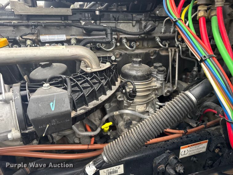 image for item EU6266 2020 Freightliner Cascadia 126 semi truck