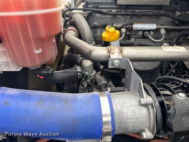 image for item EU6266 2020 Freightliner Cascadia 126 semi truck