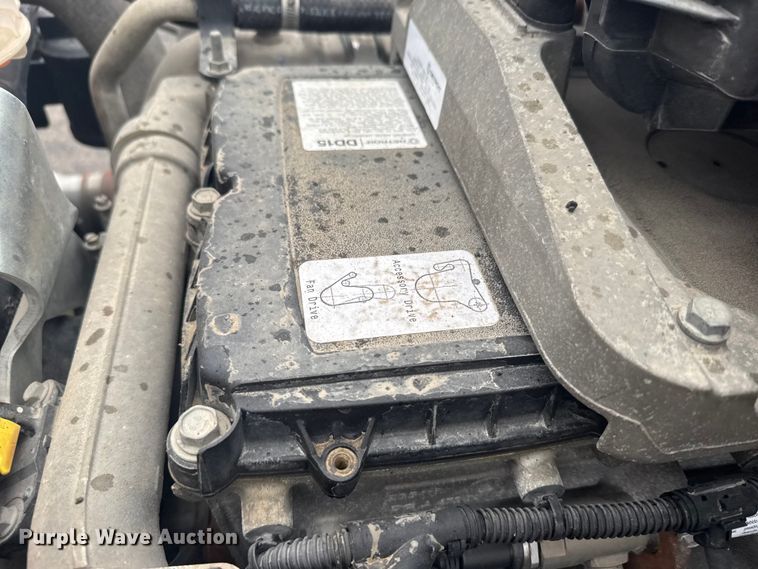 image for item EU6266 2020 Freightliner Cascadia 126 semi truck