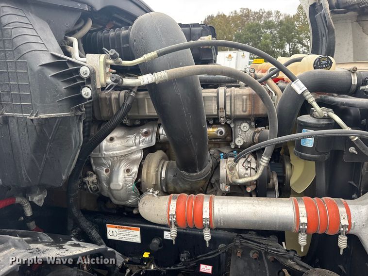 image for item EU6266 2020 Freightliner Cascadia 126 semi truck