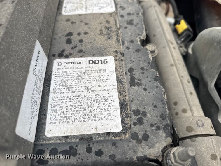 image for item EU6266 2020 Freightliner Cascadia 126 semi truck