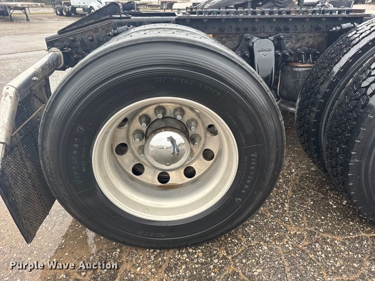 image for item EU6266 2020 Freightliner Cascadia 126 semi truck