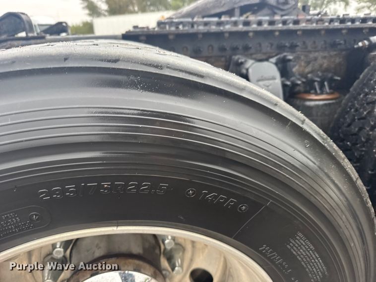 image for item EU6266 2020 Freightliner Cascadia 126 semi truck