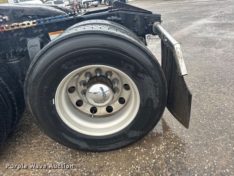 image for item EU6266 2020 Freightliner Cascadia 126 semi truck