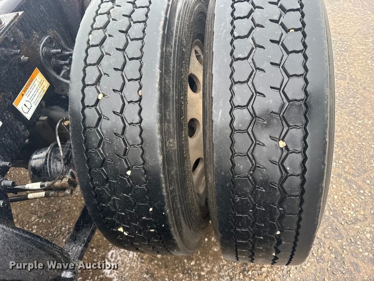 image for item EU6266 2020 Freightliner Cascadia 126 semi truck