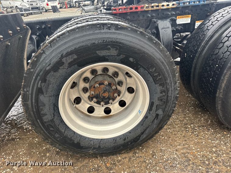 image for item EU6266 2020 Freightliner Cascadia 126 semi truck