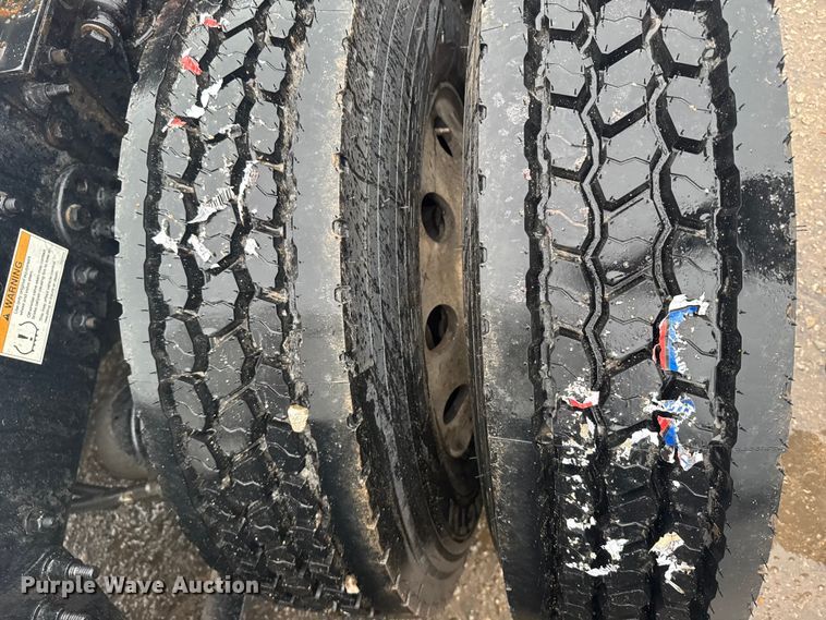 image for item EU6266 2020 Freightliner Cascadia 126 semi truck