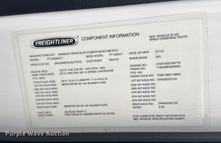 image for item EU6266 2020 Freightliner Cascadia 126 semi truck