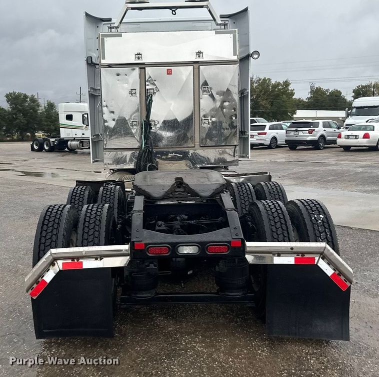 image for item EU6267 2021 Volvo VNL semi truck