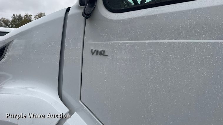image for item EU6267 2021 Volvo VNL semi truck