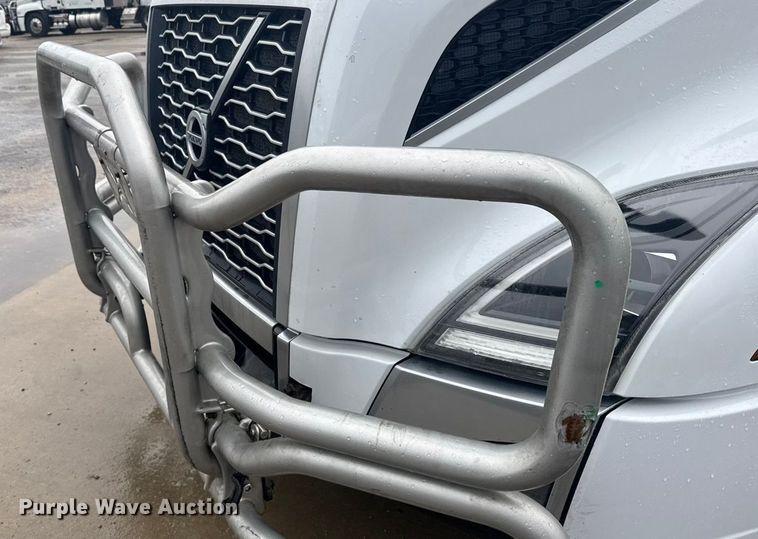 image for item EU6267 2021 Volvo VNL semi truck