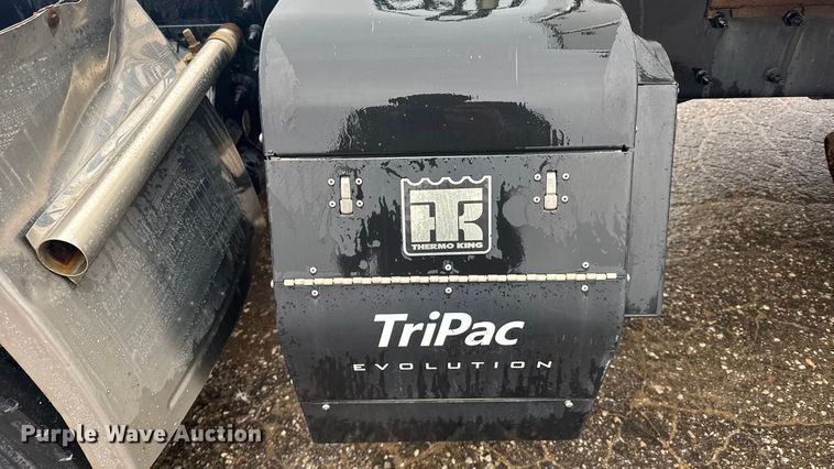 image for item EU6267 2021 Volvo VNL semi truck