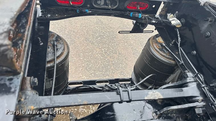 image for item EU6267 2021 Volvo VNL semi truck