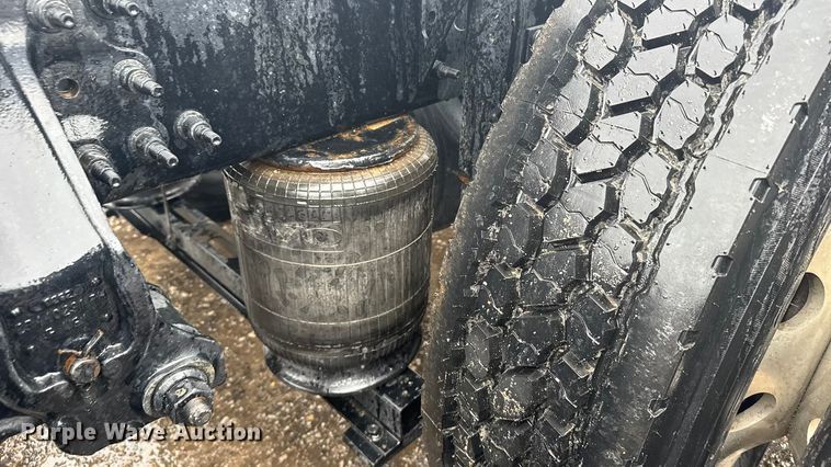 image for item EU6267 2021 Volvo VNL semi truck