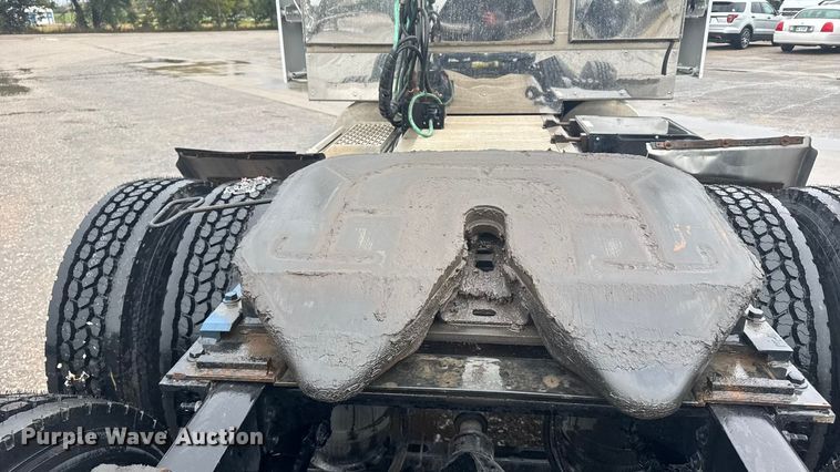 image for item EU6267 2021 Volvo VNL semi truck