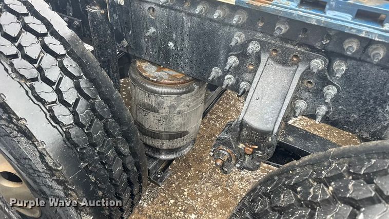 image for item EU6267 2021 Volvo VNL semi truck