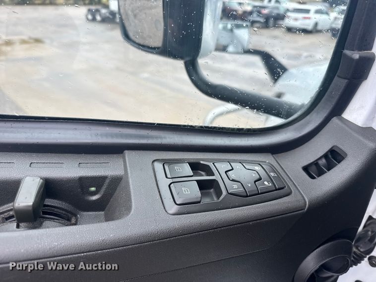 image for item EU6267 2021 Volvo VNL semi truck