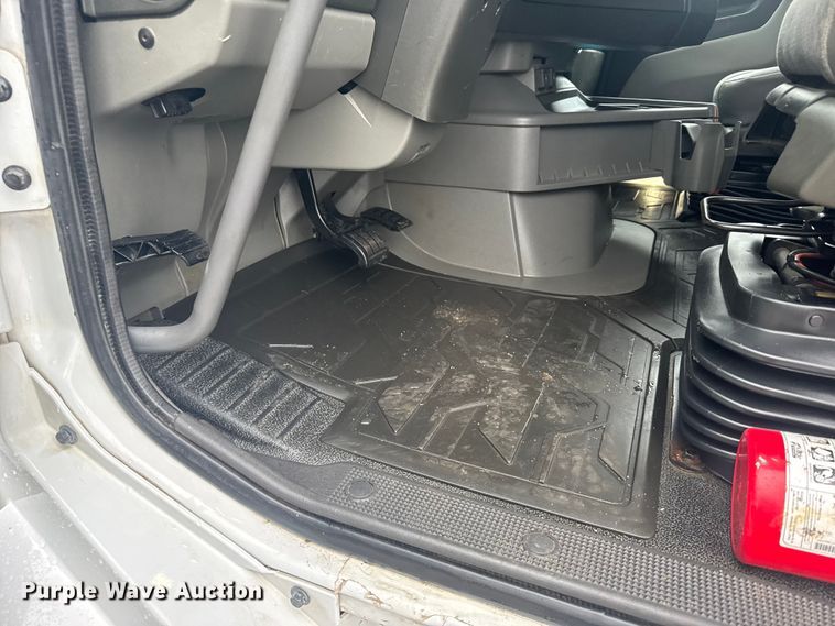 image for item EU6267 2021 Volvo VNL semi truck