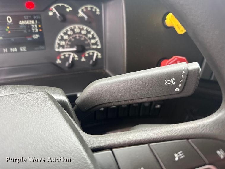 image for item EU6267 2021 Volvo VNL semi truck