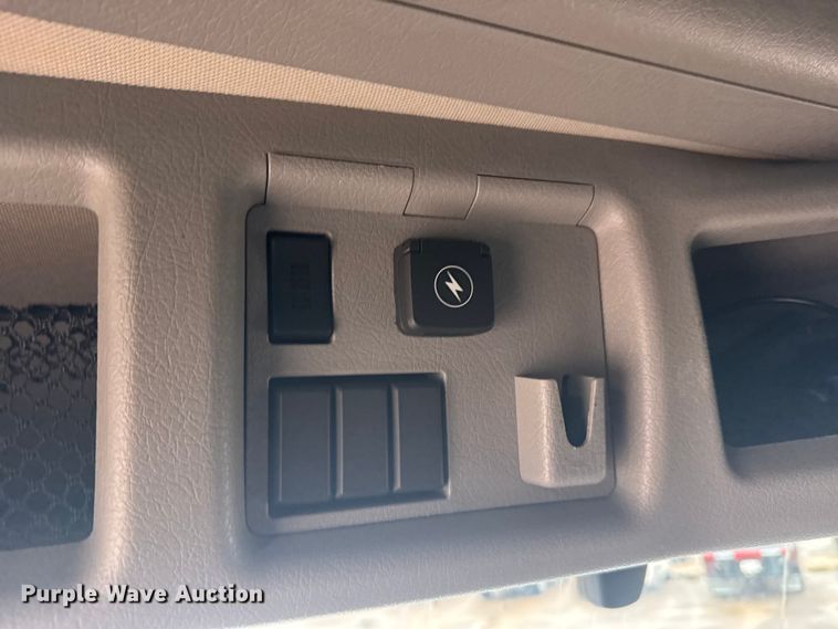 image for item EU6267 2021 Volvo VNL semi truck