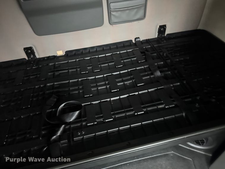 image for item EU6267 2021 Volvo VNL semi truck