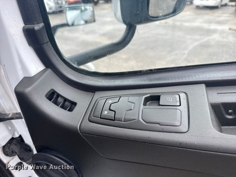 image for item EU6267 2021 Volvo VNL semi truck